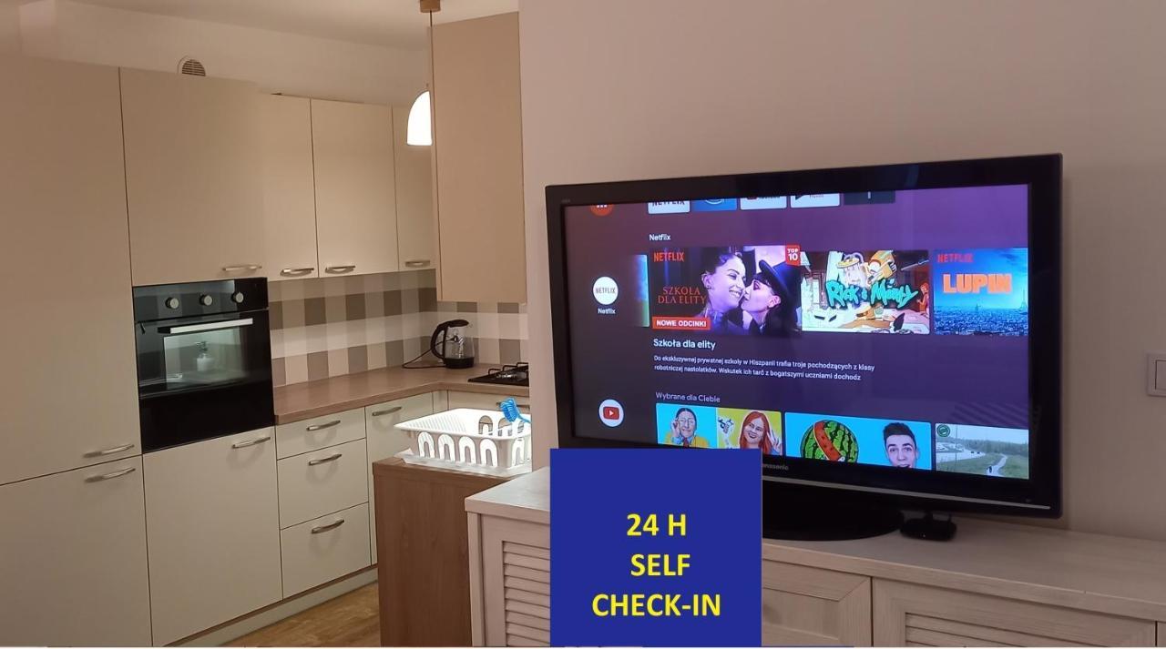 Ferienwohnung Self Check-In Targi Mtp Airport Szpital P Posen Exterior foto